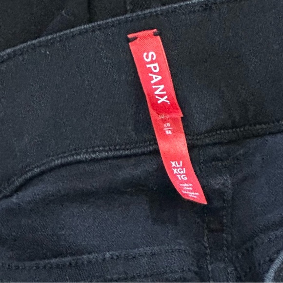 ππ SPANX EveryWear Flare Jeans | Black Booty-Lift TummyTamer Sculpting XL Tall - Picture 5 of 5